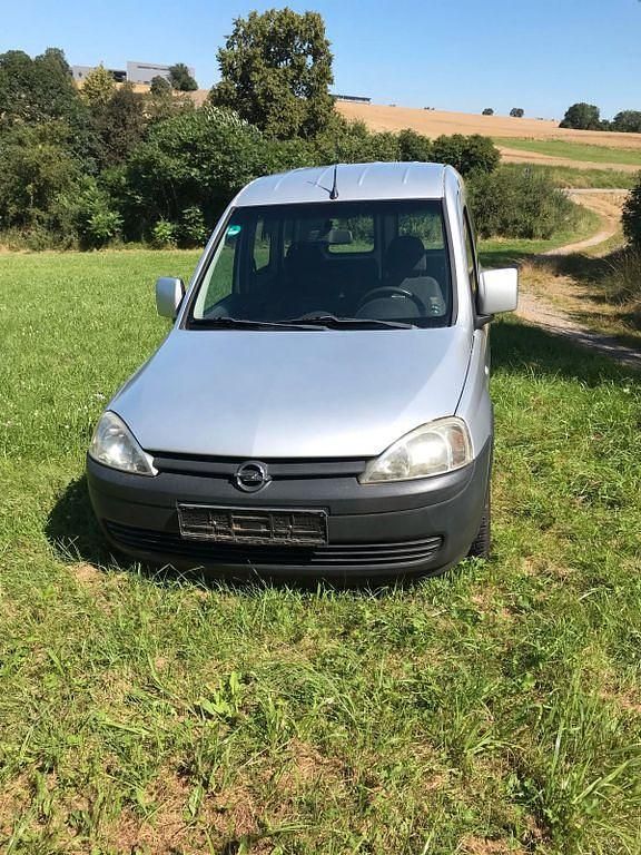 Usata Opel Combo 94 CV (69 kW) 2007 Argento Monovolume