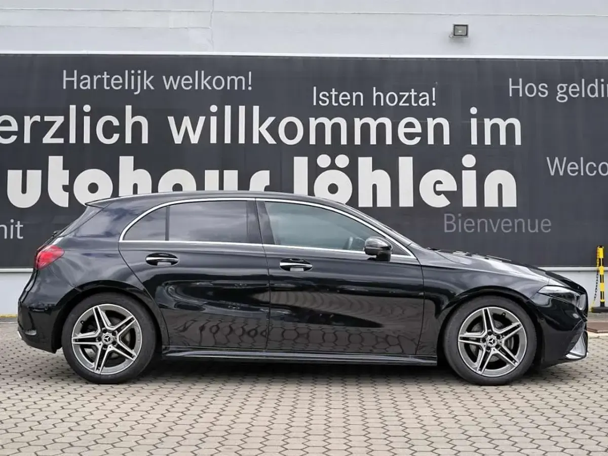Gebraucht Mercedes A200 AMG 163 PS (119 kW) 2025 Kosmosschwarz Limousine