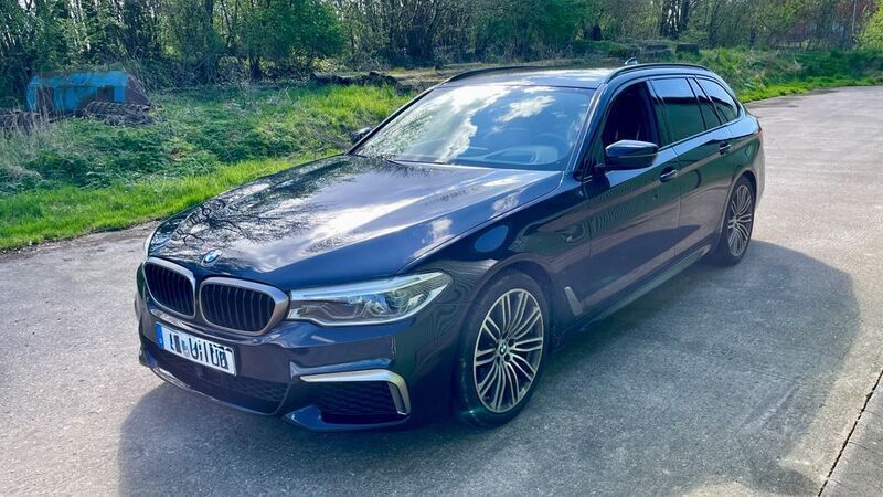 Blau Gebraucht 2020 BMW M550 Comfort Edition Limousine | 46.799 € (Fairer Preis) - Bild 1/4