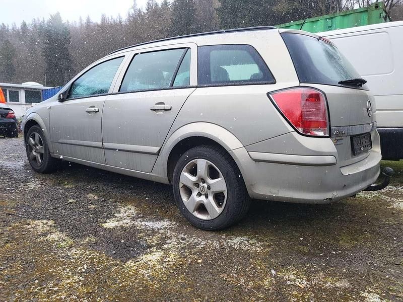 Gebraucht Opel Astra 101 PS (74 kW) 2007 Silber Kombi