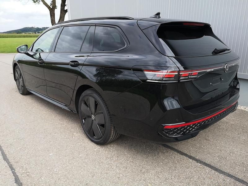 Neu VW Passat R-line 220 PS (161 kW) 2025 Grenadilschwarz metallic Kombi
