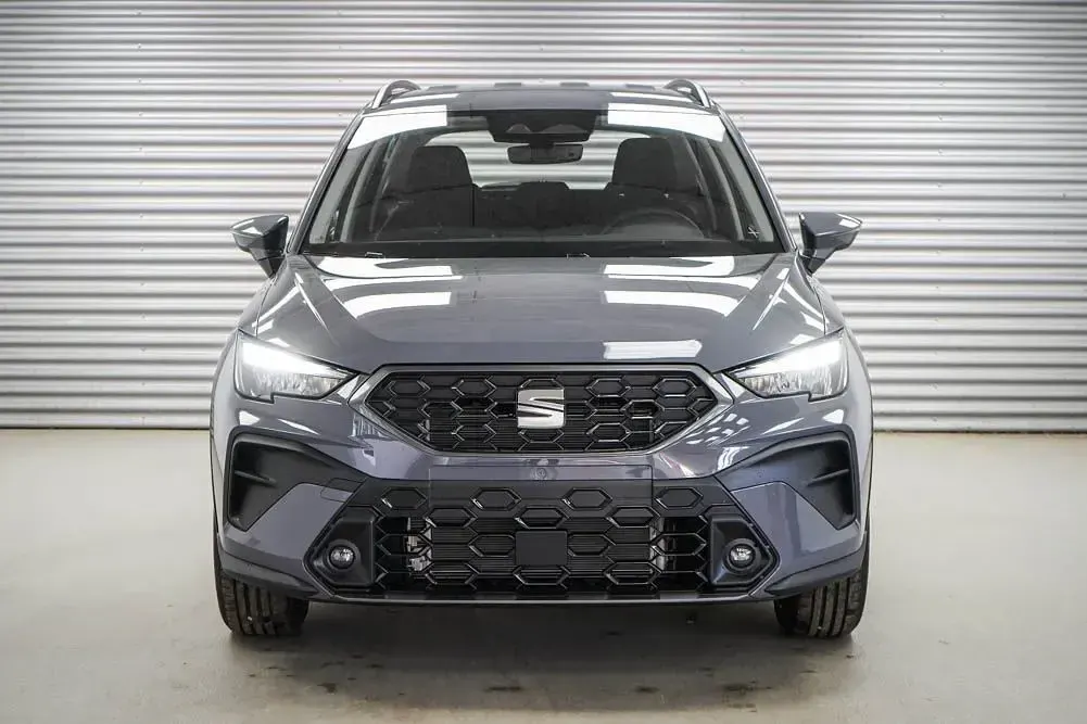 Neu Seat Arona Reference 95 PS (69 kW) 2026 Graphene grau metallic (r6) graphene grau metallic (r6) SUV