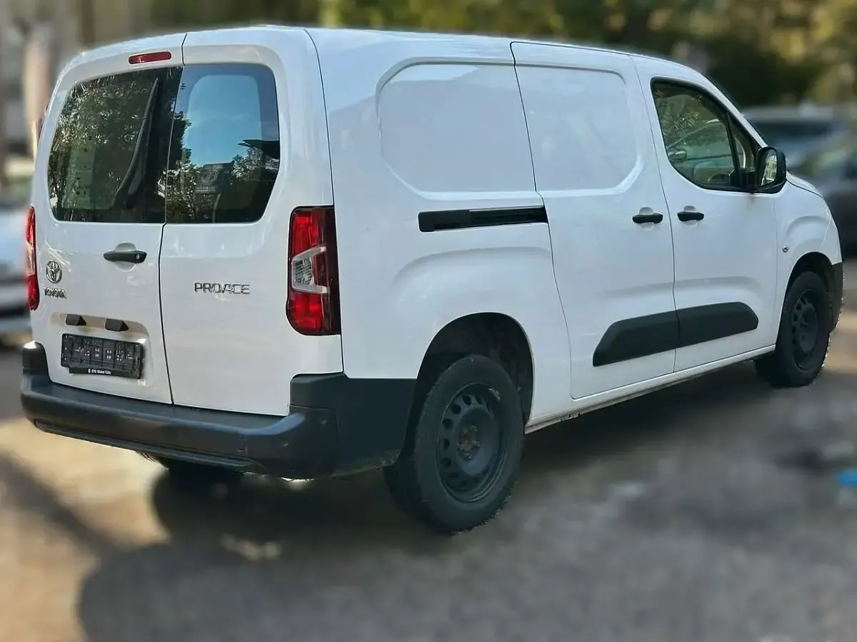 Gebraucht Toyota Proace 102 PS (75 kW) 2022 Arctic white Van / Kleinbus