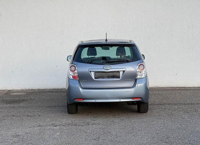 Gebraucht Toyota Verso Travel 147 PS (108 kW) 2013 Blau Van / Kleinbus