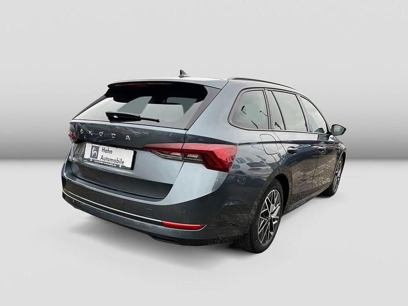 Gebraucht Skoda Octavia Clever 150 PS (110 kW) 2022 Quarzgrau metallic Kombi