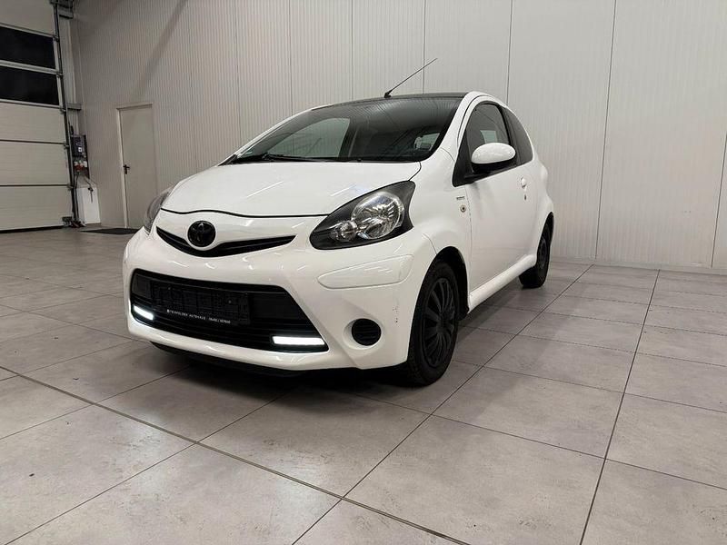 Gebraucht Toyota Aygo Cool 68 PS (50 kW) 2013 Weiß Kleinwagen
