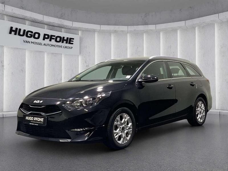(1k) black pearl m (metallisch schwarz) Gebraucht 2024 Kia Ceed Kombi | 22.490 € (Guter Preis) - Bild 1/4
