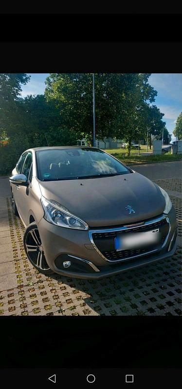 Grau Gebraucht 2015 Peugeot 208 Allure Kleinwagen | 4.700 € (Guter Preis) - Bild 1/4
