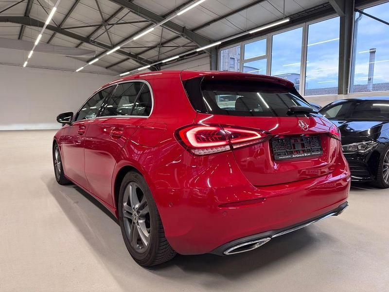Gebraucht Mercedes A200 163 PS (119 kW) 2018 Rot Limousine