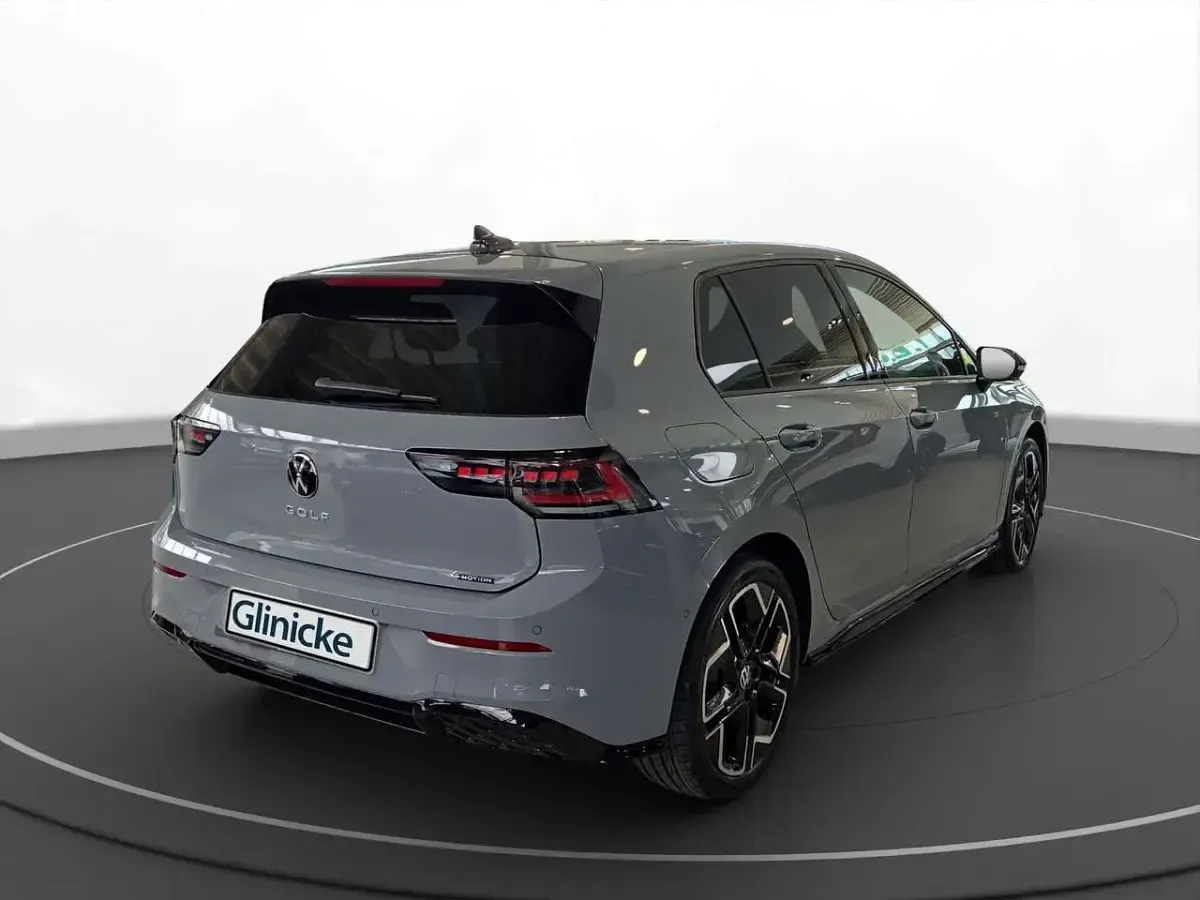 Neu VW Golf VIII R-line 204 PS (150 kW) 2026 Mondsteingrau / schwarz uni Limousine