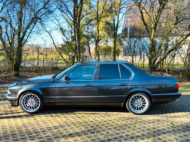 Gebraucht BMW 735 211 PS (155 kW) 1990 Schwarz Limousine