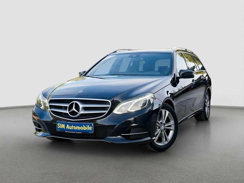 Schwarz Gebraucht 2013 Mercedes E250 Kombi | 16.490 € (Fairer Preis) - Bild 1/4