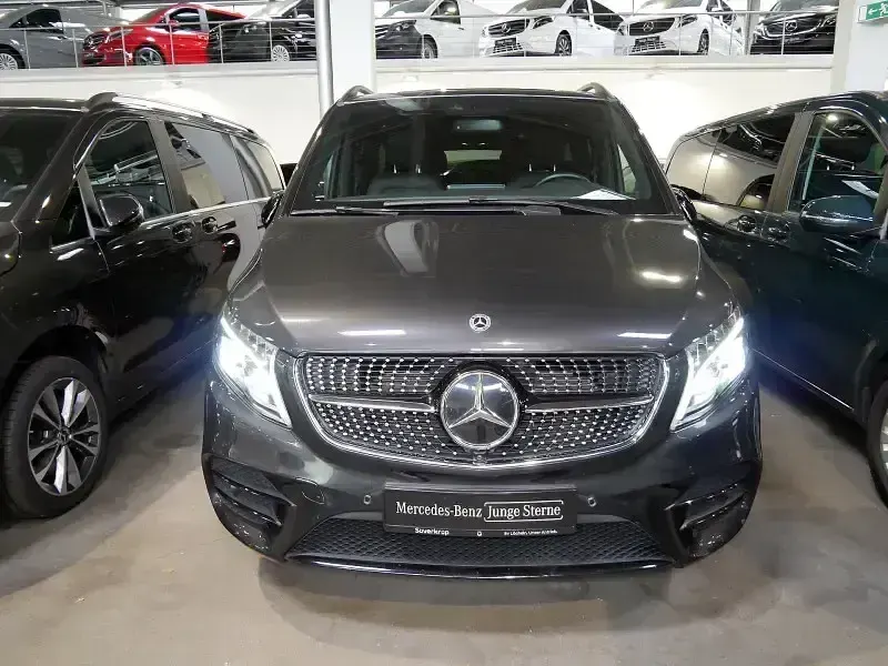 Gebraucht Mercedes V300 Avantgarde Edition 237 PS (174 kW) 2023 Grau Van / Kleinbus