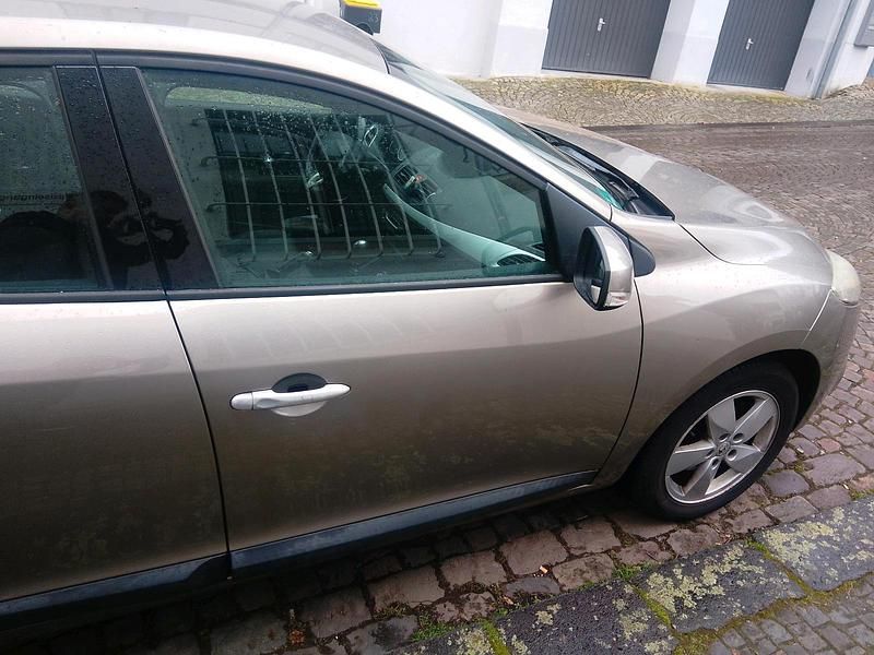 Gebraucht Renault Mégane 102 PS (75 kW) 2009 Gold Limousine