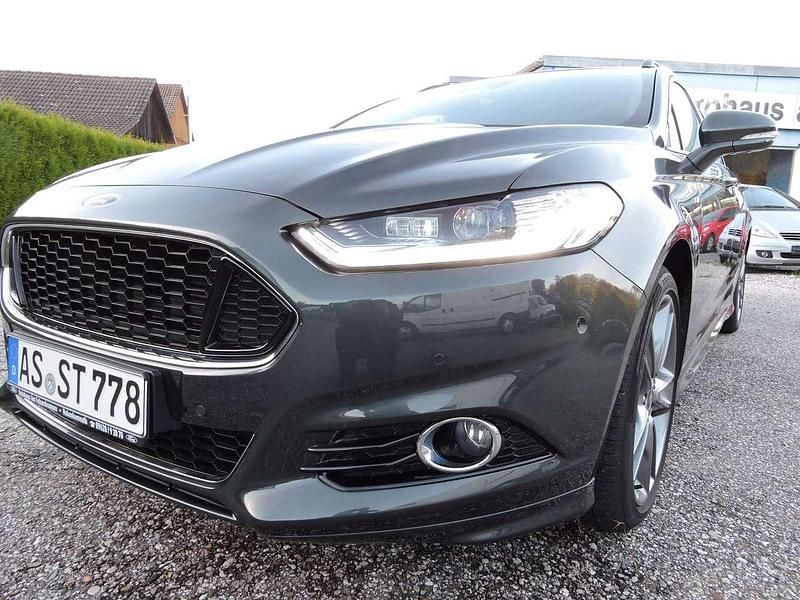Grün (metallic) Gebraucht 2018 Ford Mondeo ST-Line Kombi | 23.800 € (Teuer) - Bild 1/4