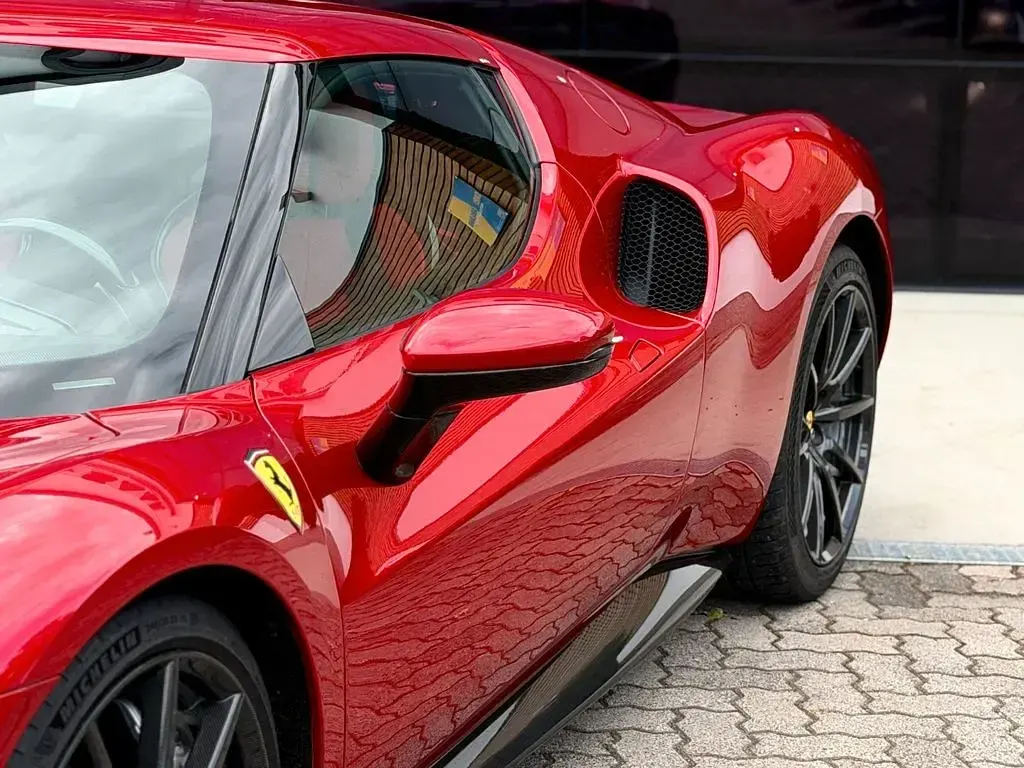 Gebraucht Ferrari 296 829 PS (609 kW) 2022 Rot Coupé