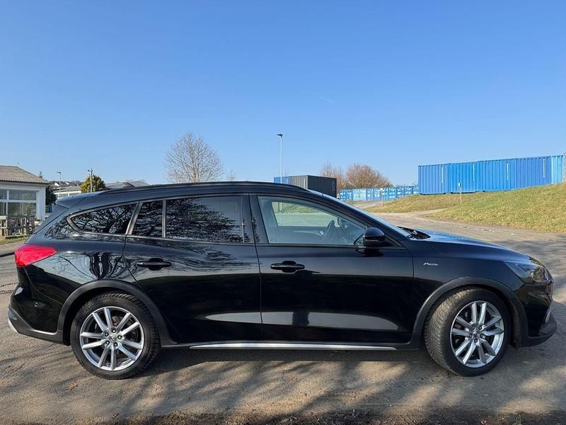 Gebraucht Ford Focus Active 120 PS (88 kW) 2020 Schwarz Limousine