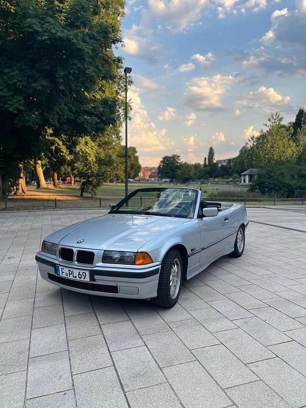 Silber Gebraucht 1996 BMW 320 Cabriolet Cabrio | 7.850 € (Guter Preis) - Bild 1/4