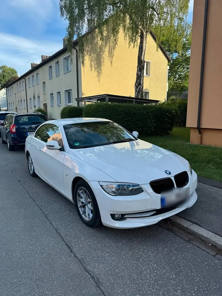 Gebraucht BMW 318 Cabriolet 143 PS (105 kW) 2012 Weiß Cabrio