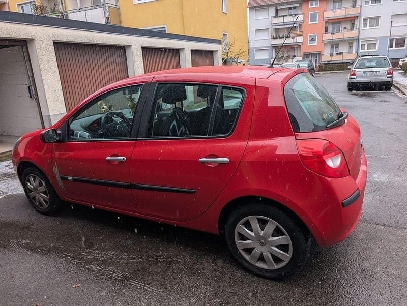 Rot Gebraucht 2006 Renault Clio II Expression Limousine | 1.500 € (Superpreis) - Bild 1/4