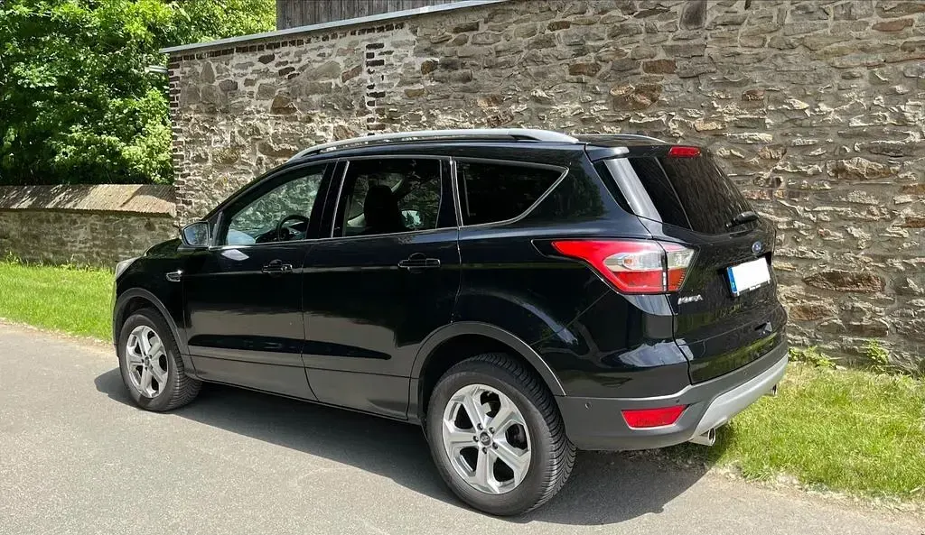 Gebraucht Ford Kuga 120 PS (88 kW) 2019 Schwarz SUV