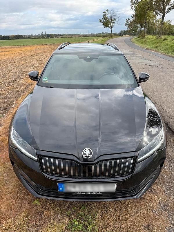 Schwarz Gebraucht 2020 Skoda Superb SportLine Kombi | 19.500 € (Fairer Preis) - Bild 1/4