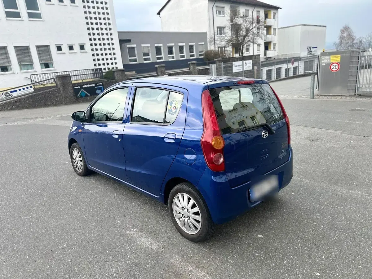 Gebraucht Daihatsu Cuore 69 PS (50 kW) 2008 Blau Kleinwagen