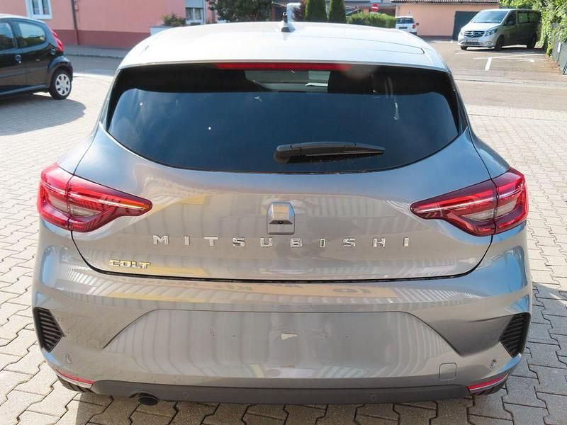 Neu Mitsubishi Colt Plus 67 PS (49 kW) 2025 Grau Limousine