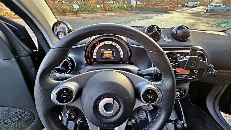 Gebraucht Smart ForTwo Electric Drive 60 kW (82 PS) 2022 Schwarz