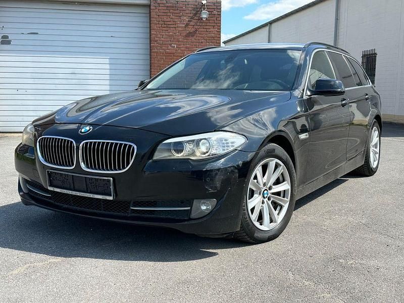 Schwarz Gebraucht 2011 BMW 525 Sport Line Kombi | 8.450 € (Guter Preis) - Bild 1/4
