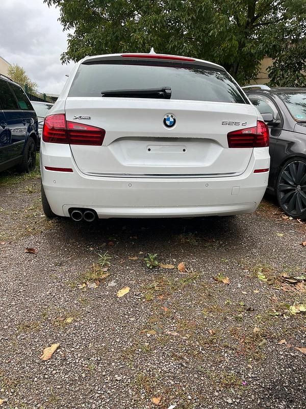 Weiß Gebraucht 2014 BMW 525 Luxury Line Kombi | 9.800 € (Fairer Preis) - Bild 1/4