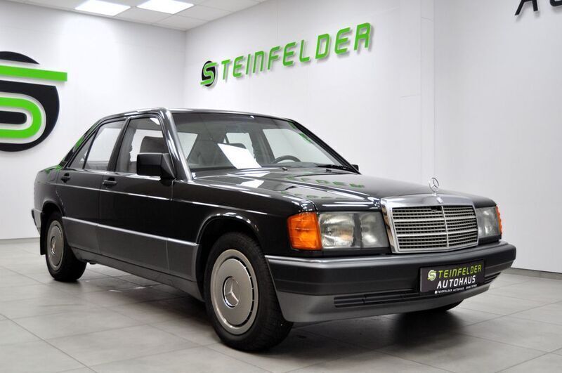Grau Gebraucht 1992 Mercedes 190 Limousine | 12.490 € - Bild 1/4