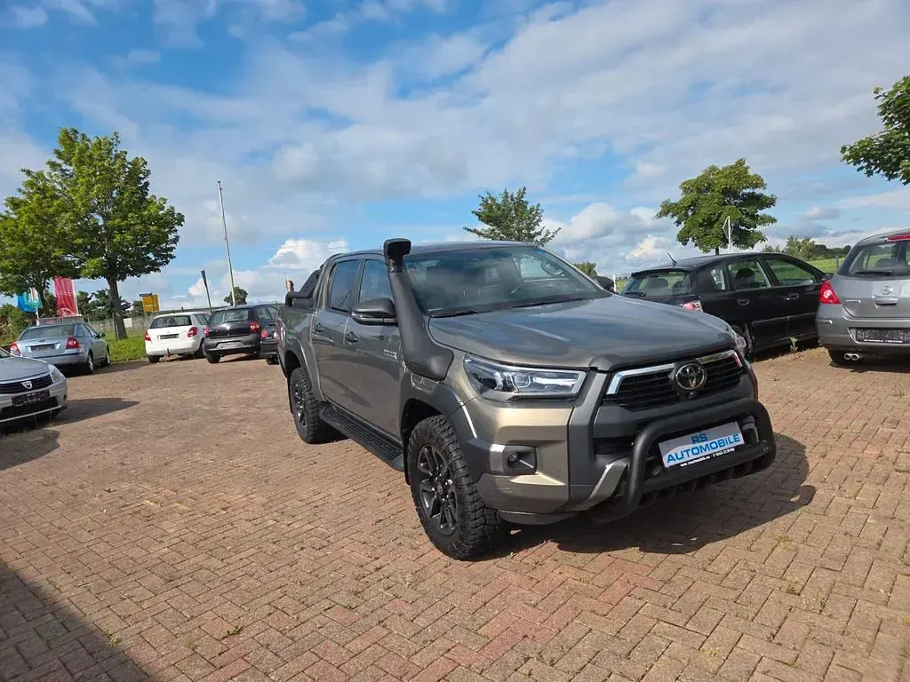 Gebraucht Toyota HiLux 204 PS (150 kW) 2023 Oxide bronze Pickup