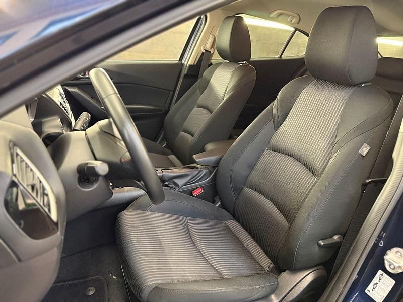 Gebraucht Mazda 3 Center-Line 150 PS (110 kW) 2015 Deep crystal blue (metallic) Limousine