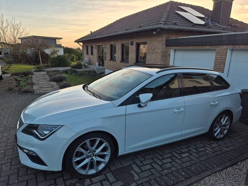 Używany Seat Leon ST Beats 150 KM (110 kW) 2022 Biały Kombi