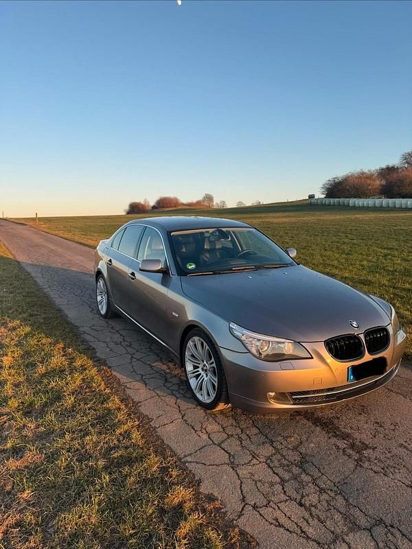 Gebraucht BMW 525 197 PS (144 kW) 2009 Grau Limousine