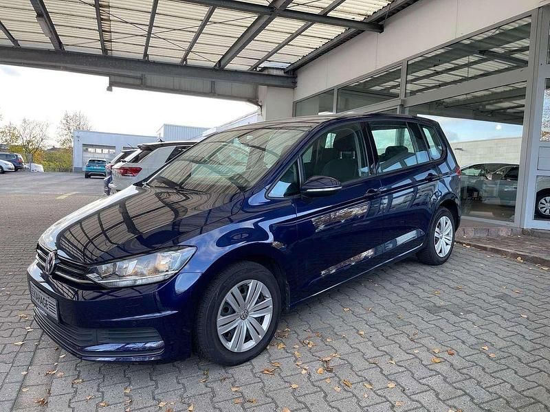 Blau Gebraucht 2017 VW Touran Trendline Van / Kleinbus | 16.881 € (Guter Preis) - Bild 1/4