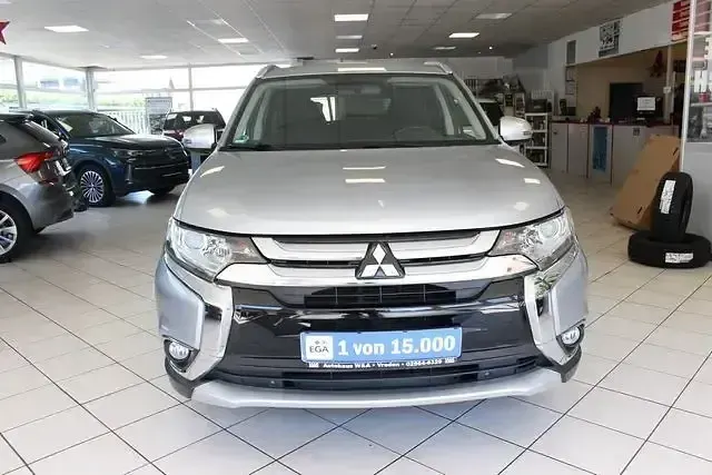 Gebraucht Mitsubishi Outlander Edition 150 PS (110 kW) 2017 Silber SUV