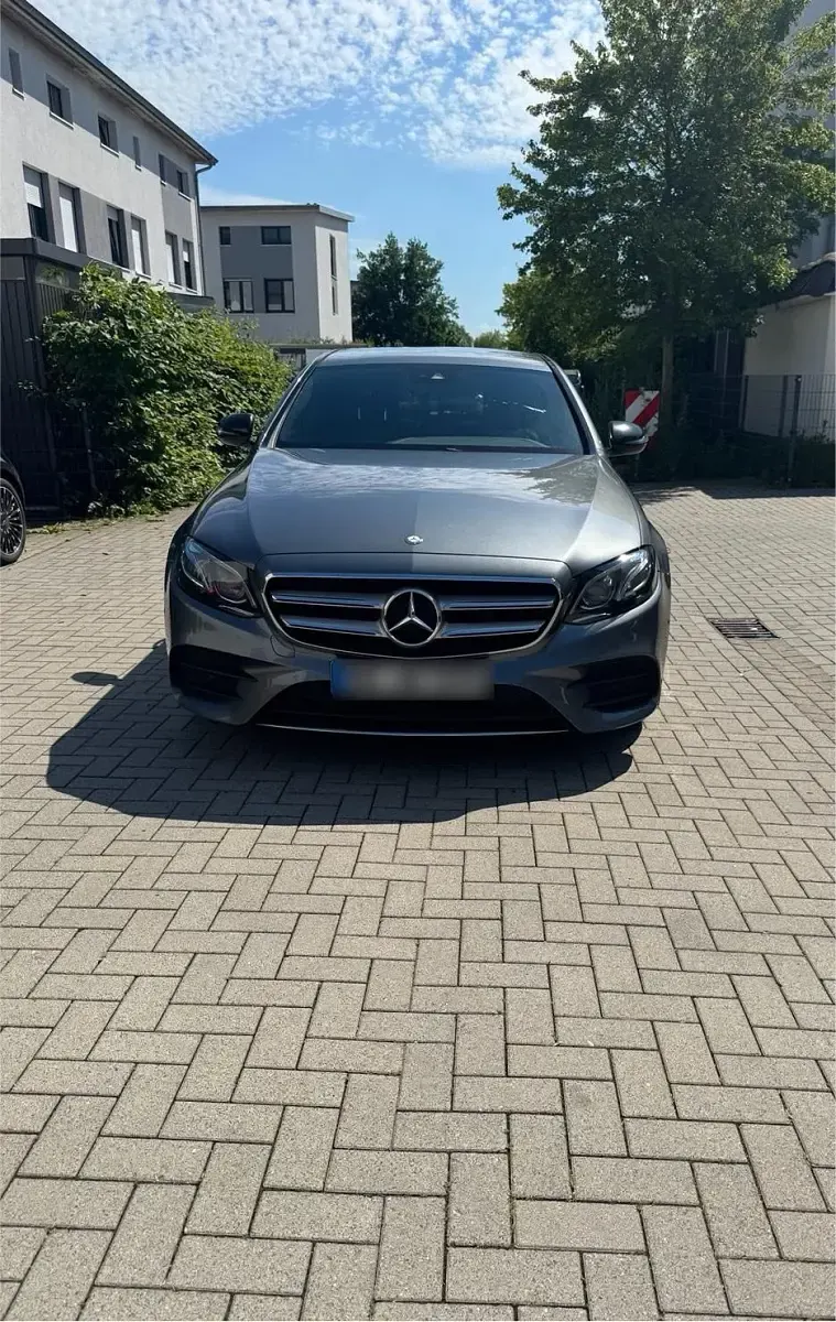 Gebraucht Mercedes E220 AMG line 194 PS (142 kW) 2016 Grau Limousine