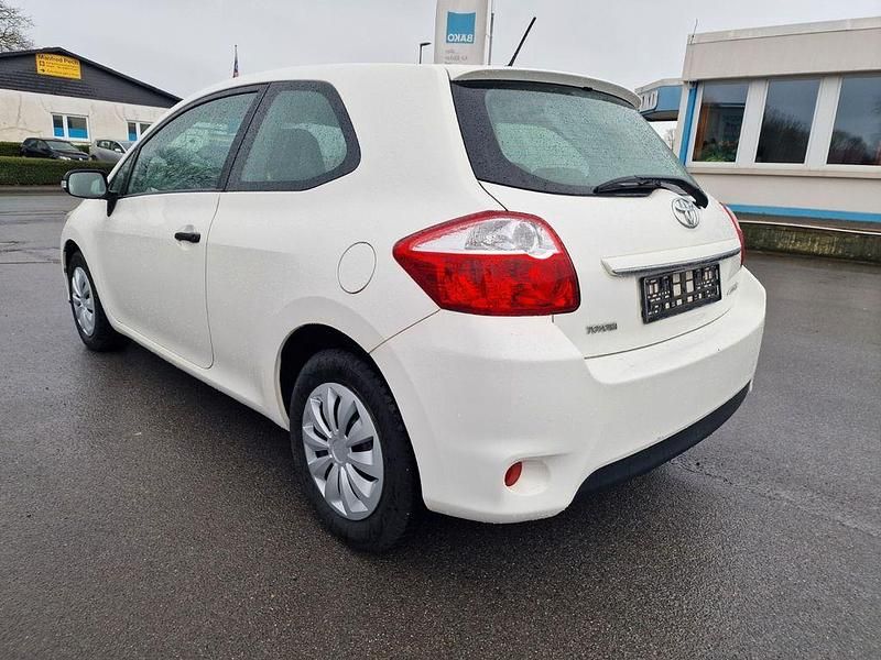 Gebraucht Toyota Auris 99 PS (72 kW) 2012 Weiß Limousine