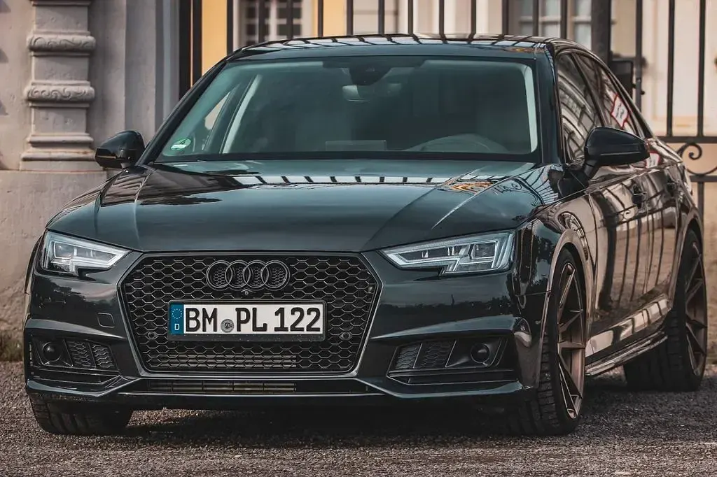 Brugt Audi A4 Sport 320 HK (235 kW) 2018 Grå Sedan