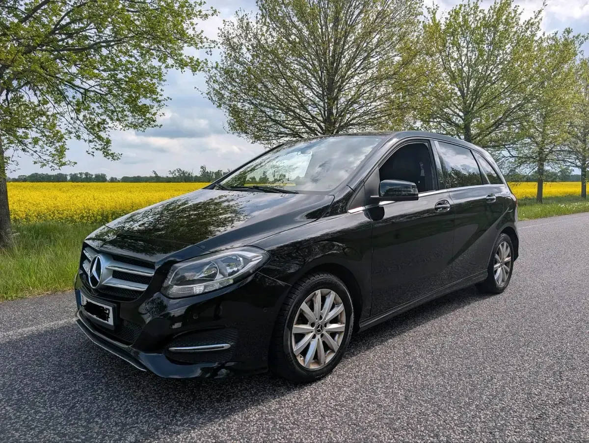 Gebraucht Mercedes 200 136 PS (100 kW) 2018 Schwarz Limousine