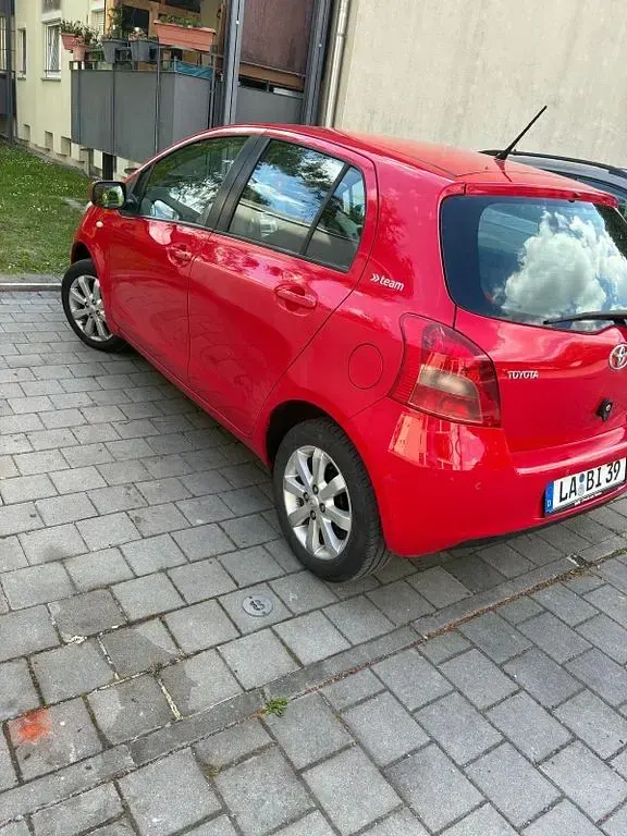 Gebraucht Toyota Yaris Cool 87 PS (63 kW) 2008 Rot Kleinwagen