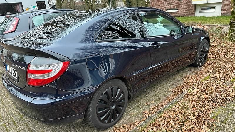 Blau Gebraucht 2005 Mercedes C180 Coupé | 3.499 € (Fairer Preis) - Bild 1/4