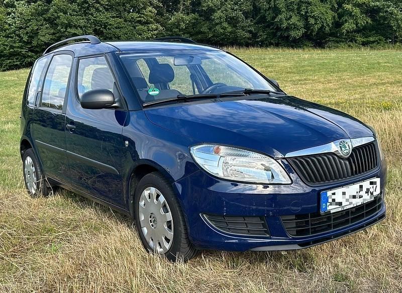 Blau Gebraucht 2010 Skoda Roomster Kombi | 2.299 € (Guter Preis) - Bild 1/4