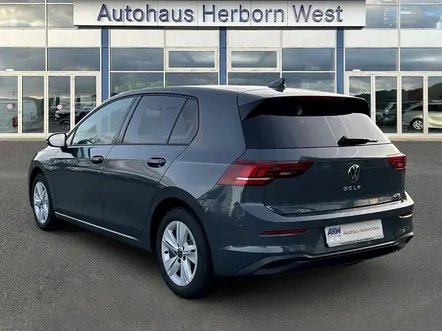Gebraucht VW Golf VIII Life 150 PS (110 kW) 2025 Grau Limousine