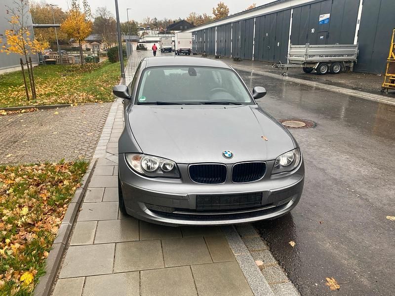 Grau Gebraucht 2010 BMW 118 Kleinwagen | 1.500 € (Superpreis) - Bild 1/4