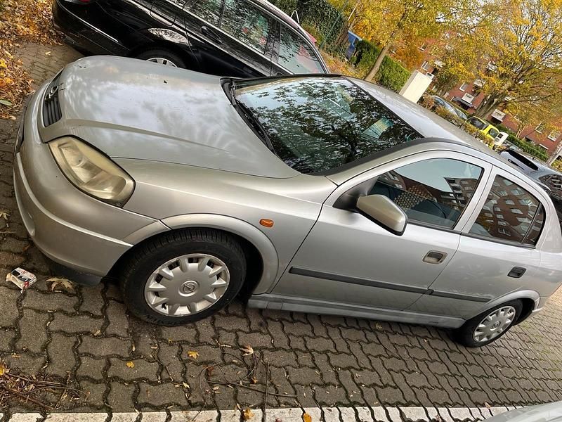 Gebraucht Opel Astra 65 PS (47 kW) 1998 Silber Limousine