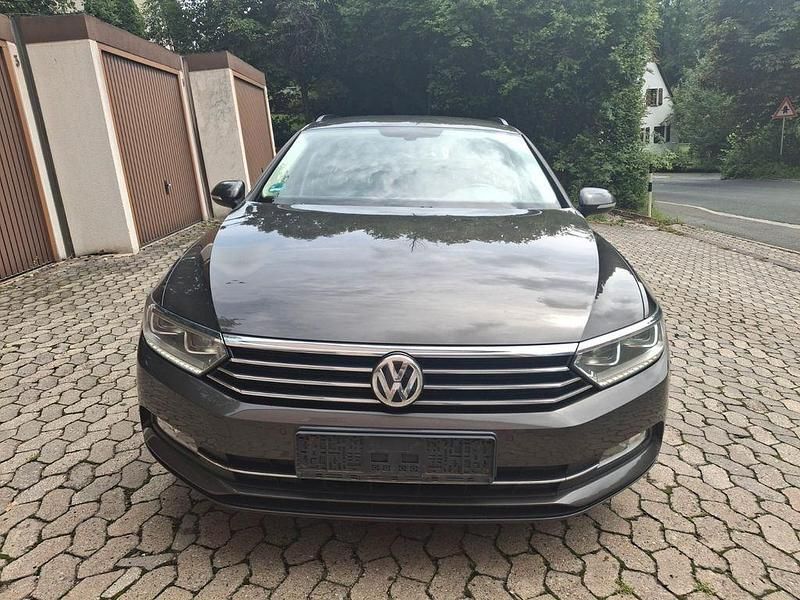 Schwarz Gebraucht 2017 VW Passat Comfortline Kombi | 12.996 € (Guter Preis) - Bild 1/4
