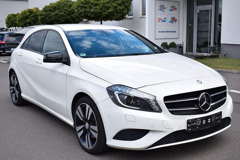 Weiß Gebraucht 2014 Mercedes A200 Limousine | 13.990 € (Guter Preis) - Bild 1/4